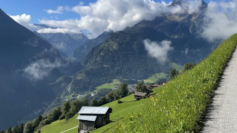 Tirol: Yoga und Wandern